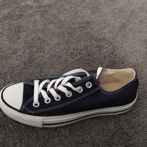 Never worn!! Converse all star shoes👟